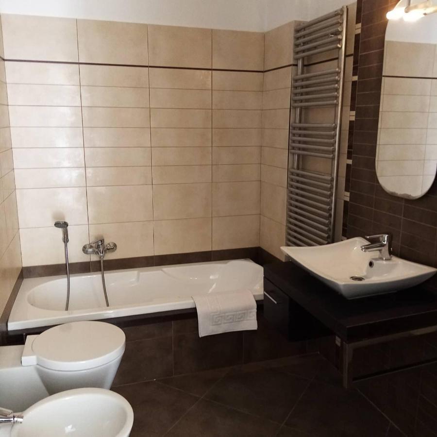Dimora Storica Le Perle Bed and Breakfast Lecce Exteriör bild