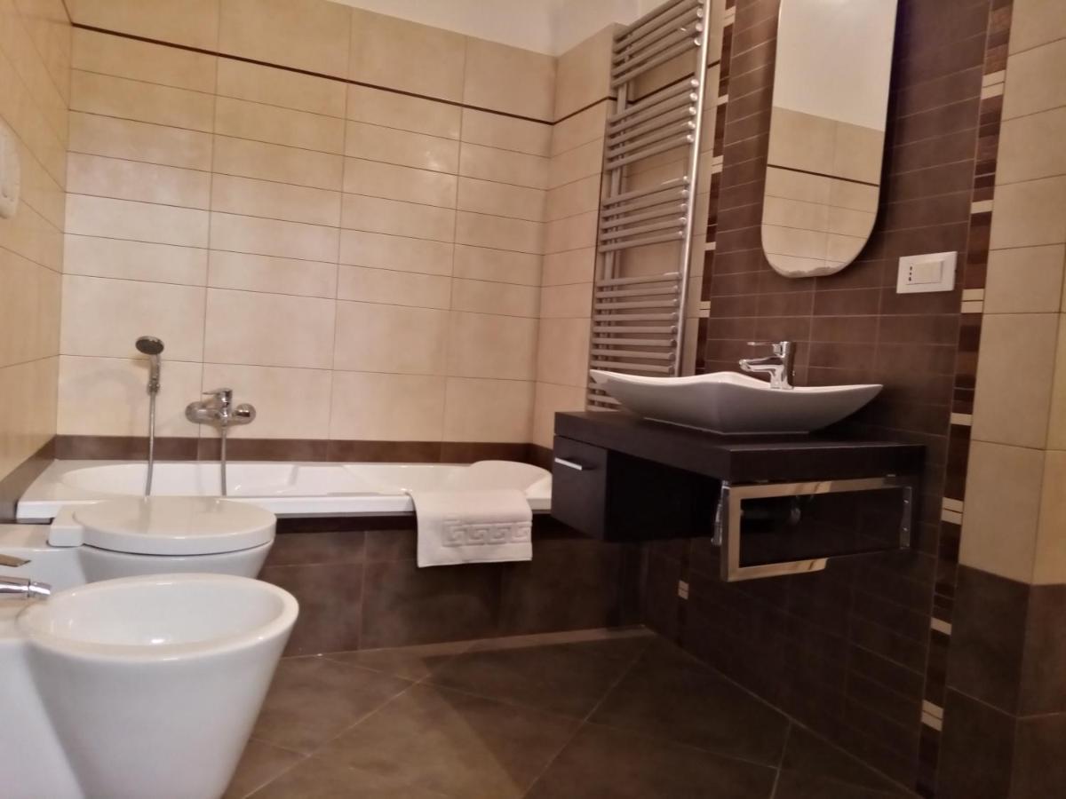 Dimora Storica Le Perle Bed and Breakfast Lecce Exteriör bild