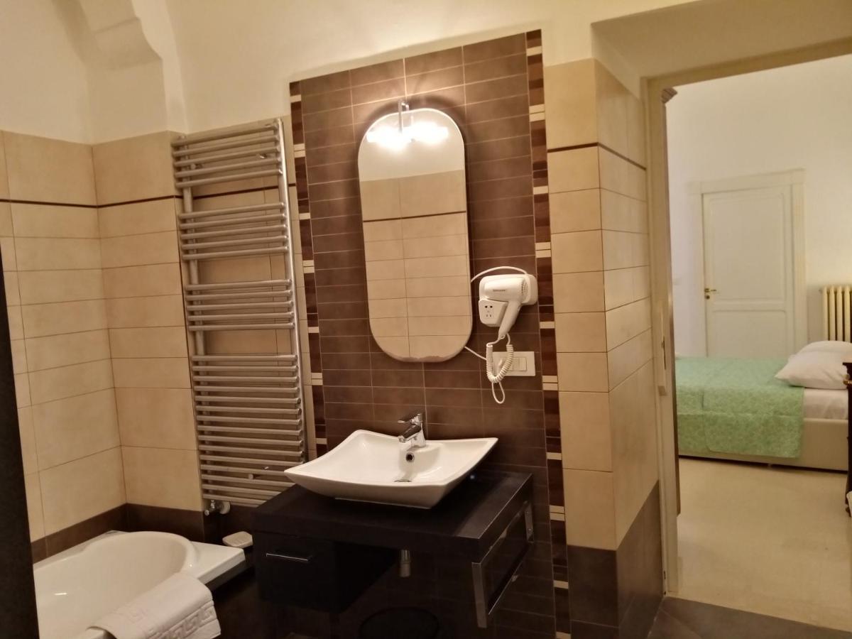 Dimora Storica Le Perle Bed and Breakfast Lecce Exteriör bild