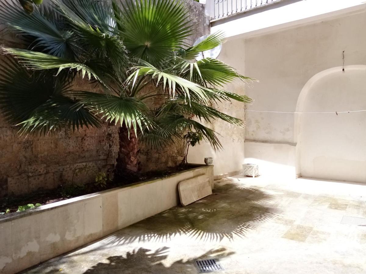 Dimora Storica Le Perle Bed and Breakfast Lecce Exteriör bild