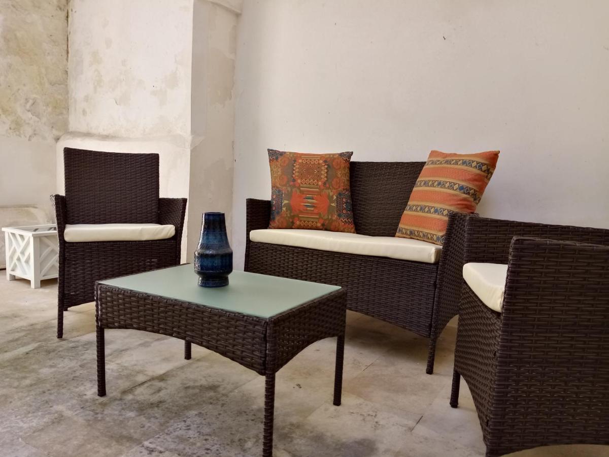 Dimora Storica Le Perle Bed and Breakfast Lecce Exteriör bild
